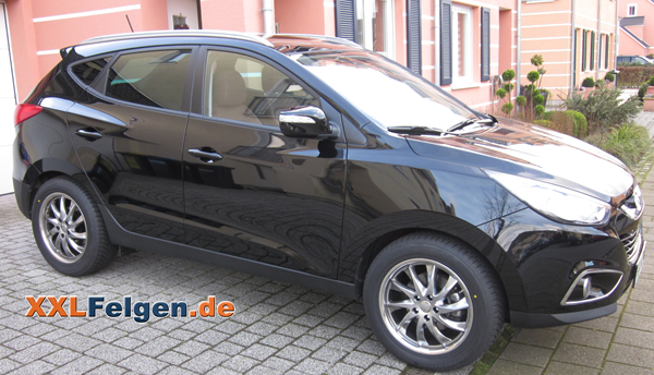 Hyundai iX35 mit Winterfelgen und Winterreifen