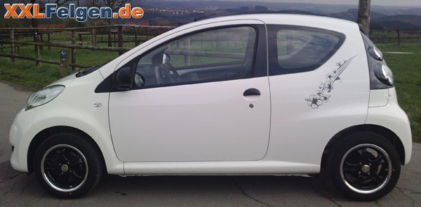 DBV Tahiti Felgen in schwarz auf weissem Citroen C1 P DBV Tahiti Felgen in schwarz auf weissem Citroen C1 P