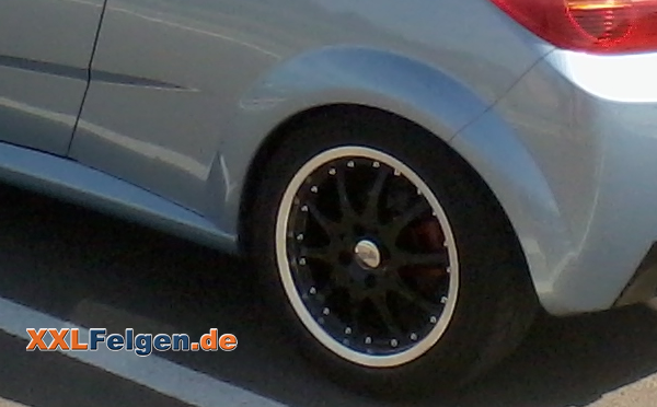 Opel Tigra mit schwarzen DBV Alufelgen