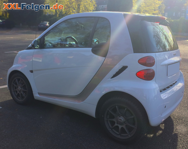 MCC-Smart ForTwo Coupe 451 mit 15 DBV Bali Felgen anthrazit matt