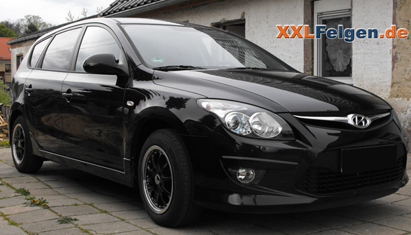 Schwarz lackierte Alufelgen auf Hyundai i30 Schwarz lackierte Alufelgen auf Hyundai i30