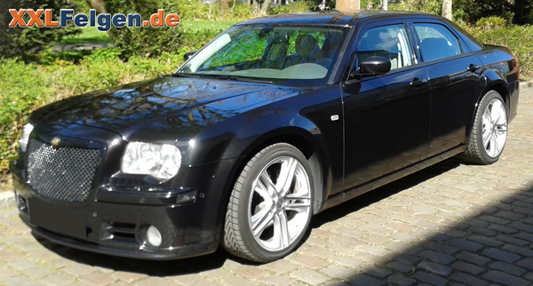 Chrysler 300C mit DBV Mauritius 20 Zoll Alufelgen silber poliert