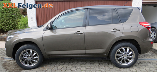 Toyota RAV 4 + DBV Milano Alufelge in 18 Zoll und silber