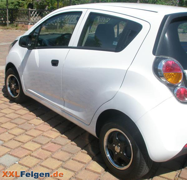 Schwarze Alufelgen mit poliertem Aussenbett für den Chevrolet Spark Schwarze Alufelgen mit poliertem Aussenbett für den Chevrolet Spark