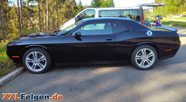 Dodge Challenger mit 20 Zoll Alufelgen DBV Mauritius Dodge Challenger mit 20 Zoll Alufelgen DBV Mauritius