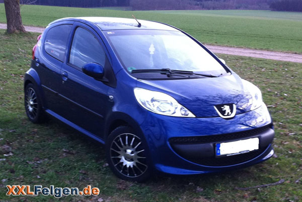 Peugeot 107 mit 15 Zoll Alufelgen DBV Florida black Peugeot 107 mit 15 Zoll Alufelgen DBV Florida black