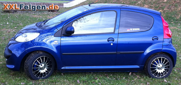 Peugeot 107 mit 15 Zoll DBV Florida Felgen schwarz Peugeot 107 mit 15 Zoll DBV Florida Felgen schwarz